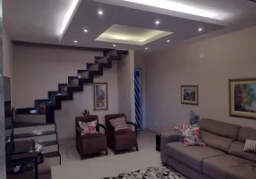 Foto 1 de Casa com 3 Quartos à venda, 120m² em Centro, Nova Iguaçu