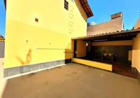 Foto 1 de Sobrado com 3 Quartos à venda, 120m² em Caiçaras, Belo Horizonte