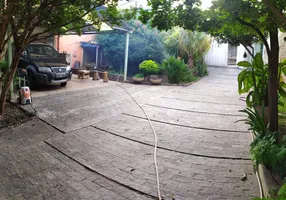 Foto 1 de Casa com 2 Quartos à venda, 375m² em Camargos, Belo Horizonte