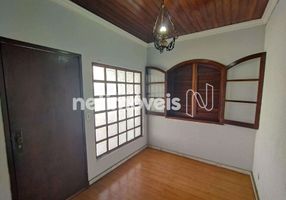 Foto 1 de Casa com 4 Quartos à venda, 200m² em Rio Branco, Belo Horizonte