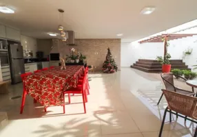 Foto 1 de Casa com 5 Quartos à venda, 376m² em Jardim América, Goiânia