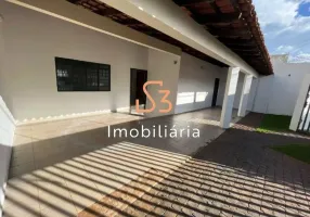 Foto 1 de Casa com 4 Quartos para alugar, 200m² em Umuarama, Uberlândia