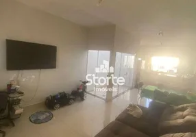 Foto 1 de Casa com 3 Quartos à venda, 169m² em Planalto, Uberlândia