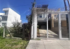 Foto 1 de Casa com 3 Quartos à venda, 174m² em Guarujá, Porto Alegre