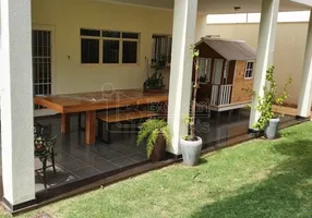 Foto 1 de Sobrado com 3 Quartos à venda, 358m² em Jardim das Roseiras, Araraquara