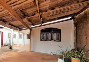 Foto 1 de Casa com 3 Quartos para alugar, 111m² em Abadia, Uberaba