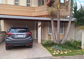Foto 1 de Casa de Condomínio com 3 Quartos à venda, 280m² em Vila Mike, São Roque