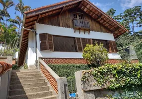 Foto 1 de Apartamento com 3 Quartos à venda, 110m² em Quarteirão Brasileiro, Petrópolis