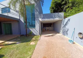 Foto 1 de Sobrado com 3 Quartos à venda, 229m² em Jardim Itatiaia, Campo Grande