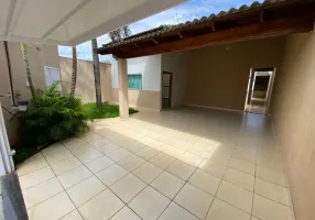 Foto 1 de Casa com 3 Quartos à venda, 194m² em Jardim Célia, Uberlândia