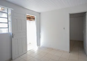 Foto 1 de Casa com 2 Quartos para alugar, 60m² em Setor Coimbra, Goiânia