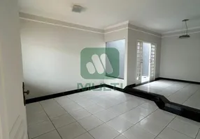 Foto 1 de Casa com 3 Quartos à venda, 140m² em Alto Umuarama, Uberlândia