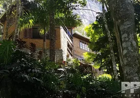 Foto 1 de Casa de Condomínio com 3 Quartos à venda, 2350m² em Araras, Petrópolis