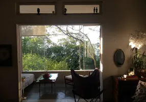 Foto 1 de Casa de Condomínio com 2 Quartos à venda, 140m² em Santa Teresa, Rio de Janeiro