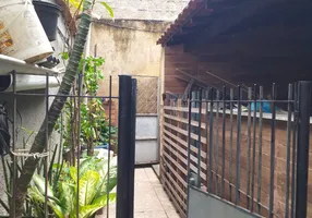 Foto 1 de Casa com 2 Quartos à venda, 103m² em Madureira, Rio de Janeiro