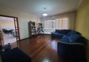 Foto 1 de Casa com 3 Quartos à venda, 188m² em Jardim Patrícia, Uberlândia