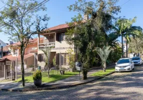 Foto 1 de Casa com 4 Quartos à venda, 257m² em Espiríto Santo, Porto Alegre