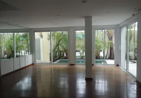 Foto 1 de Sobrado com 4 Quartos para alugar, 300m² em Jardim Europa, São Paulo