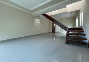 Foto 1 de Casa com 3 Quartos à venda, 178m² em Lúcio de Abreu, Contagem