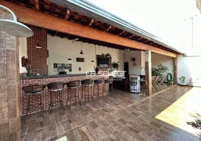 Foto 1 de Casa com 3 Quartos à venda, 162m² em Tibery, Uberlândia
