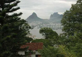 Foto 1 de Casa com 6 Quartos para venda ou aluguel, 290m² em Lagoa, Rio de Janeiro