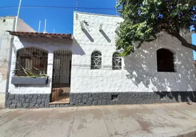 Foto 1 de Casa com 3 Quartos para venda ou aluguel, 199m² em Centro, Araraquara