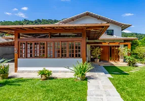 Foto 1 de Casa de Condomínio com 4 Quartos à venda, 390m² em Carlos Guinle, Teresópolis