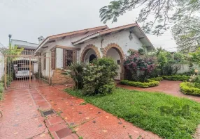 Foto 1 de Casa com 4 Quartos à venda, 215m² em Navegantes, Porto Alegre