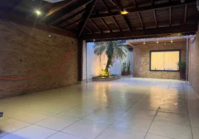 Foto 1 de Sobrado com 4 Quartos à venda, 131m² em Vila Guilhermina, Praia Grande