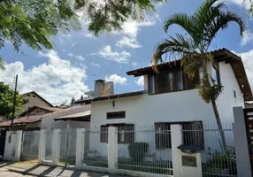 Foto 1 de Casa com 4 Quartos à venda, 217m² em Praia de Bombas, Bombinhas