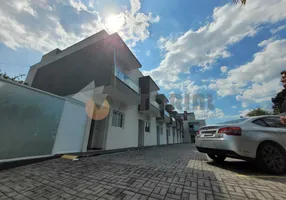 Foto 1 de Casa de Condomínio com 2 Quartos à venda, 87m² em Praia Das Palmeiras, Caraguatatuba