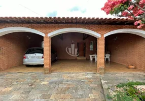 Foto 1 de Casa com 3 Quartos à venda, 210m² em Vila Xavier, Araraquara