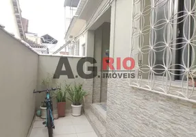 Foto 1 de Casa com 4 Quartos à venda, 150m² em  Vila Valqueire, Rio de Janeiro