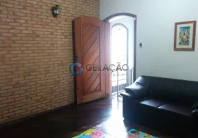 Foto 1 de Sobrado com 3 Quartos à venda, 150m² em Monte Castelo, São José dos Campos