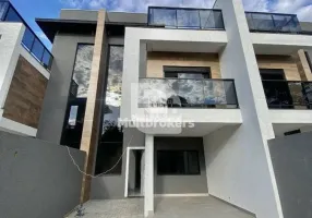 Foto 1 de Sobrado com 3 Quartos à venda, 143m² em Uberaba, Curitiba