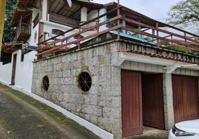 Foto 1 de Casa de Condomínio com 3 Quartos para alugar, 304m² em Limoeiro, Guapimirim