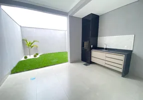 Foto 1 de Sobrado com 3 Quartos à venda, 119m² em Novo Mundo, Uberlândia