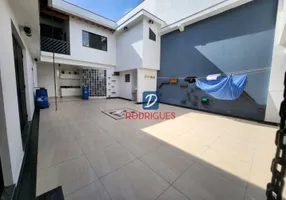 Foto 1 de Sobrado com 4 Quartos para venda ou aluguel, 491m² em Vila Normandia, São Bernardo do Campo