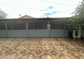 Foto 1 de Casa com 3 Quartos à venda, 267m² em Vila Santa Helena, Goiânia