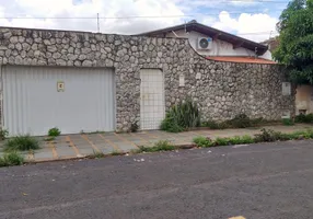 Foto 1 de Casa com 3 Quartos à venda, 180m² em Fabrício, Uberaba