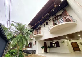 Foto 1 de Casa com 4 Quartos para alugar, 475m² em Garcia, Blumenau