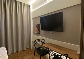 Foto 1 de Apartamento com 1 Quarto para alugar, 32m² em Água Verde, Curitiba