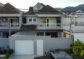 Foto 1 de Casa de Condomínio com 3 Quartos à venda, 220m² em Vargem Pequena, Rio de Janeiro
