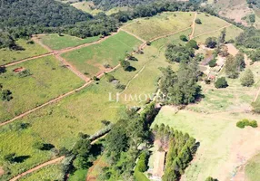 Foto 1 de Fazenda/Sítio com 3 Quartos à venda, 800m² em Centro, Três Rios