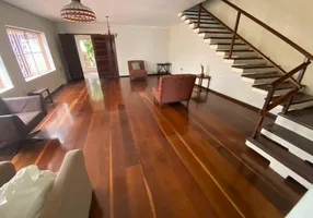 Foto 1 de Casa com 3 Quartos para alugar, 325m² em Embaré, Santos