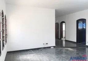 Foto 1 de Casa com 3 Quartos para alugar, 208m² em Jardim Siesta, Jacareí