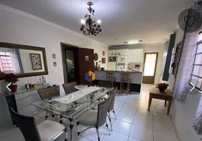 Foto 1 de Casa com 3 Quartos à venda, 155m² em Jardim América, Maringá