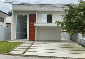 Foto 1 de Casa com 4 Quartos à venda, 236m² em Horto Florestal, Ubatuba