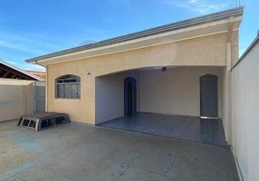 Casa na Rua Nove de Julho, em Pradópolis, por R$ 528.000 - Viva Real