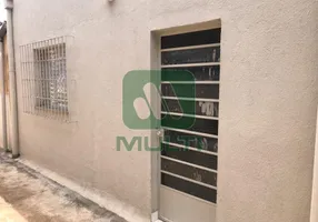 Foto 1 de Casa com 2 Quartos para alugar, 80m² em Fundinho, Uberlândia